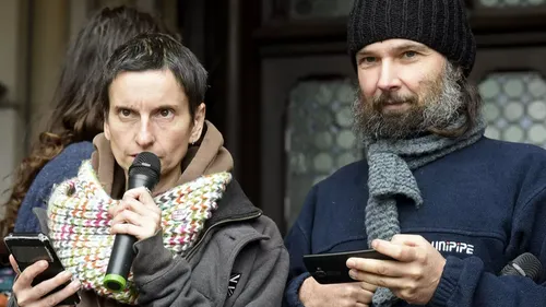 Migrants à Calais : après 38 jours, les deux militants arrêtent...